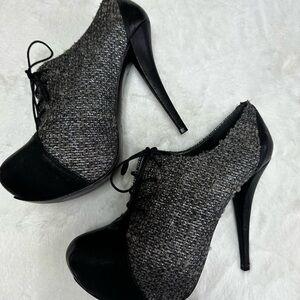 Stuart Weitzman Black and Gray tweed fabric Heels-brand new